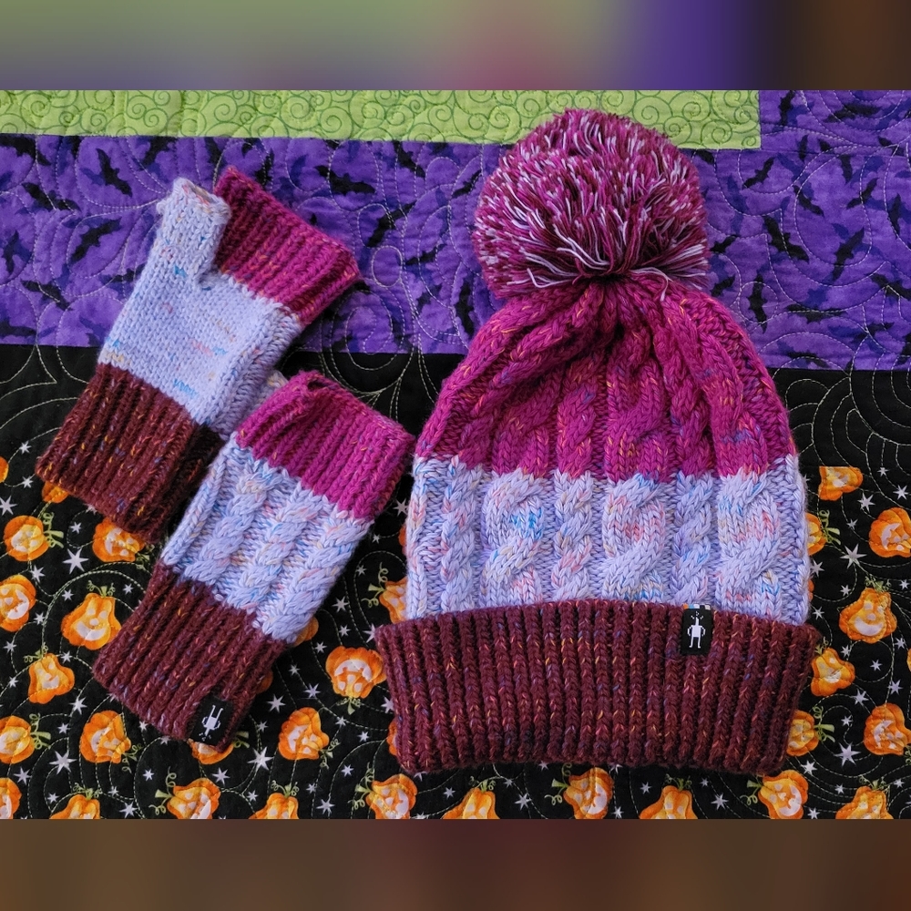 New Smartwool Isto Retro Beanie and Hand Warmers "Purple Eclipse" One Size